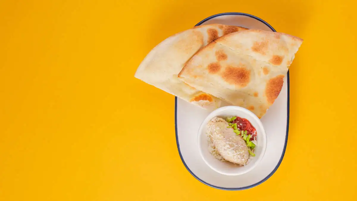 Риет из тунца с томатным джемом и пармезаном