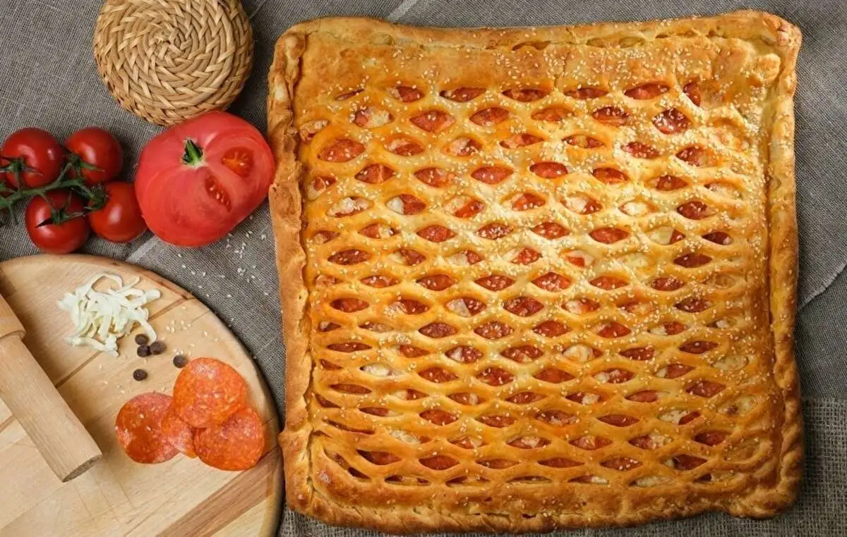 Слоеный пирог Пепперони