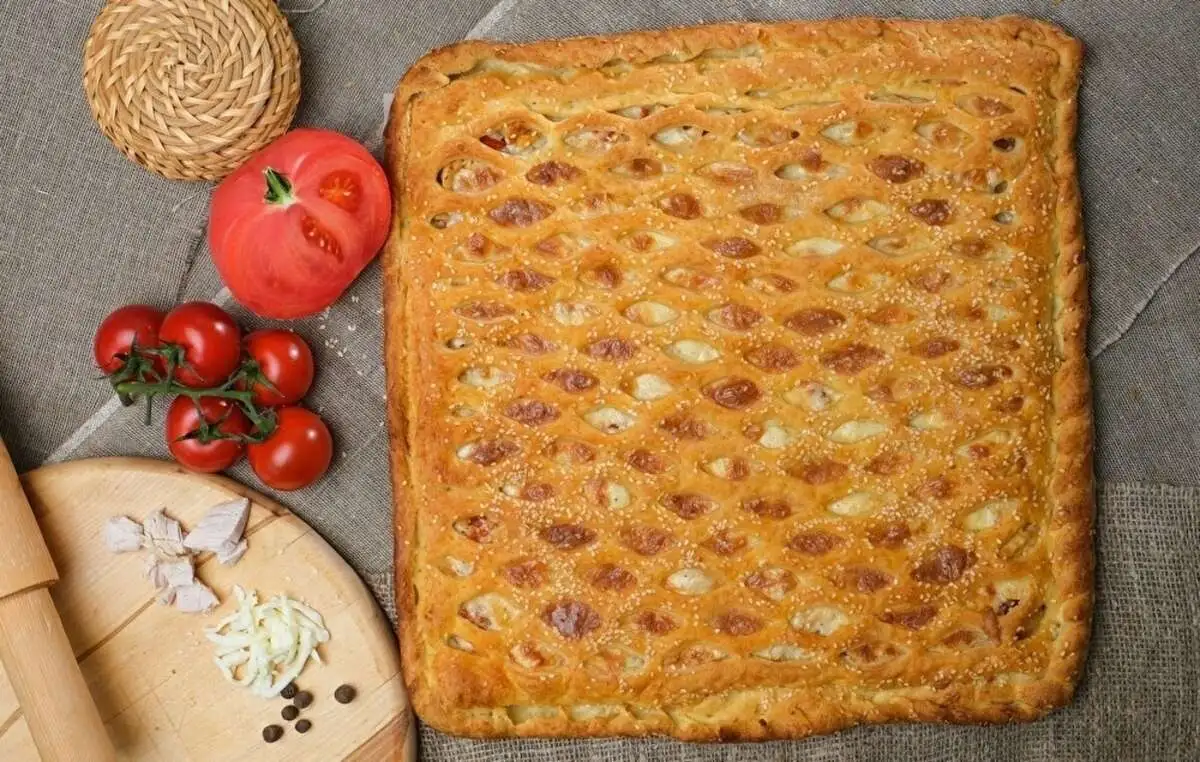 Сл. пирог с индейкой, сыром и помидором  