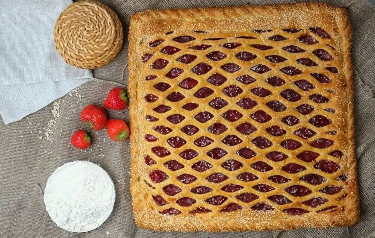 Сл. пирог с клубникой