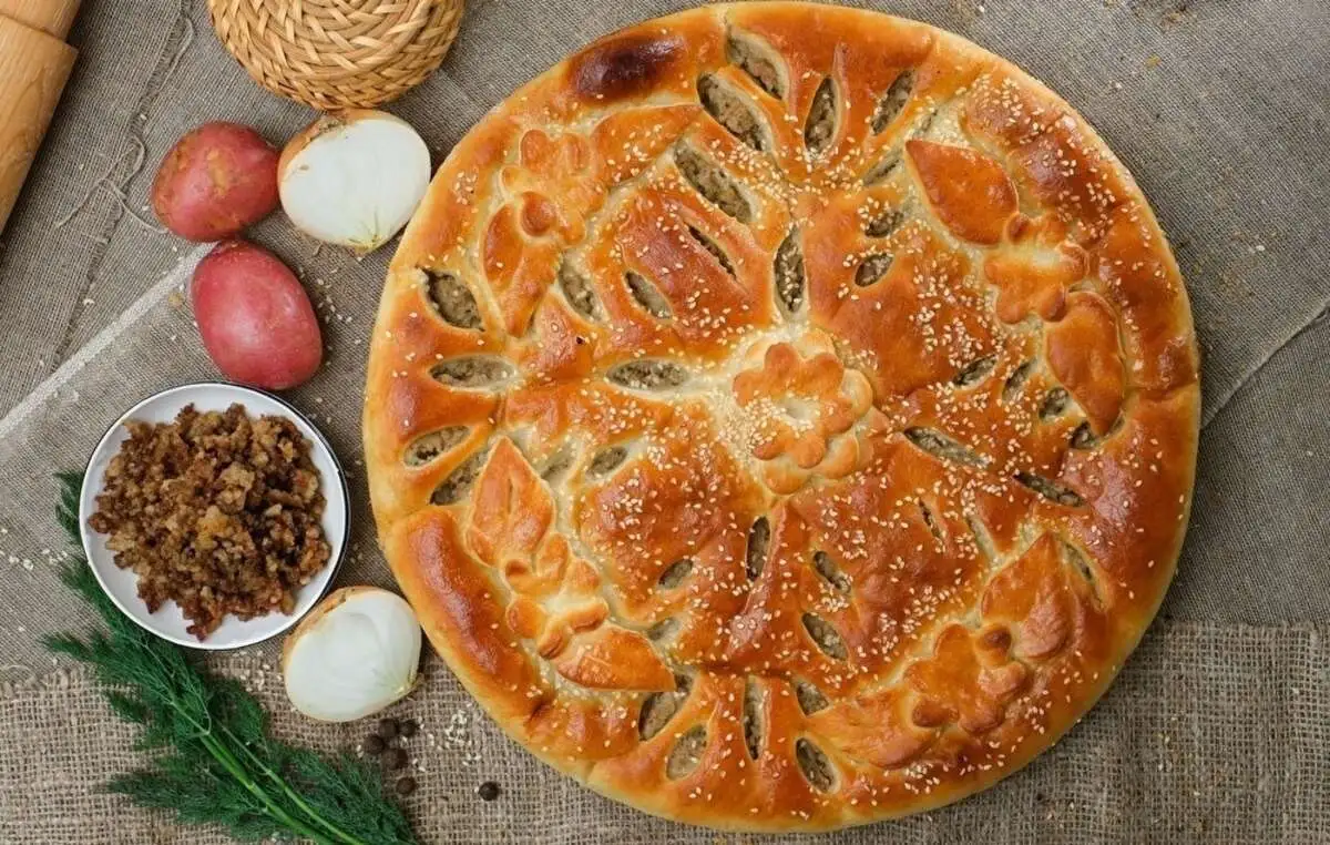 Пирог с мясом и картошкой