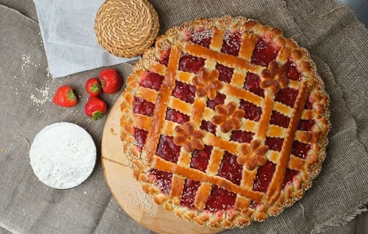 Пирог с клубникой