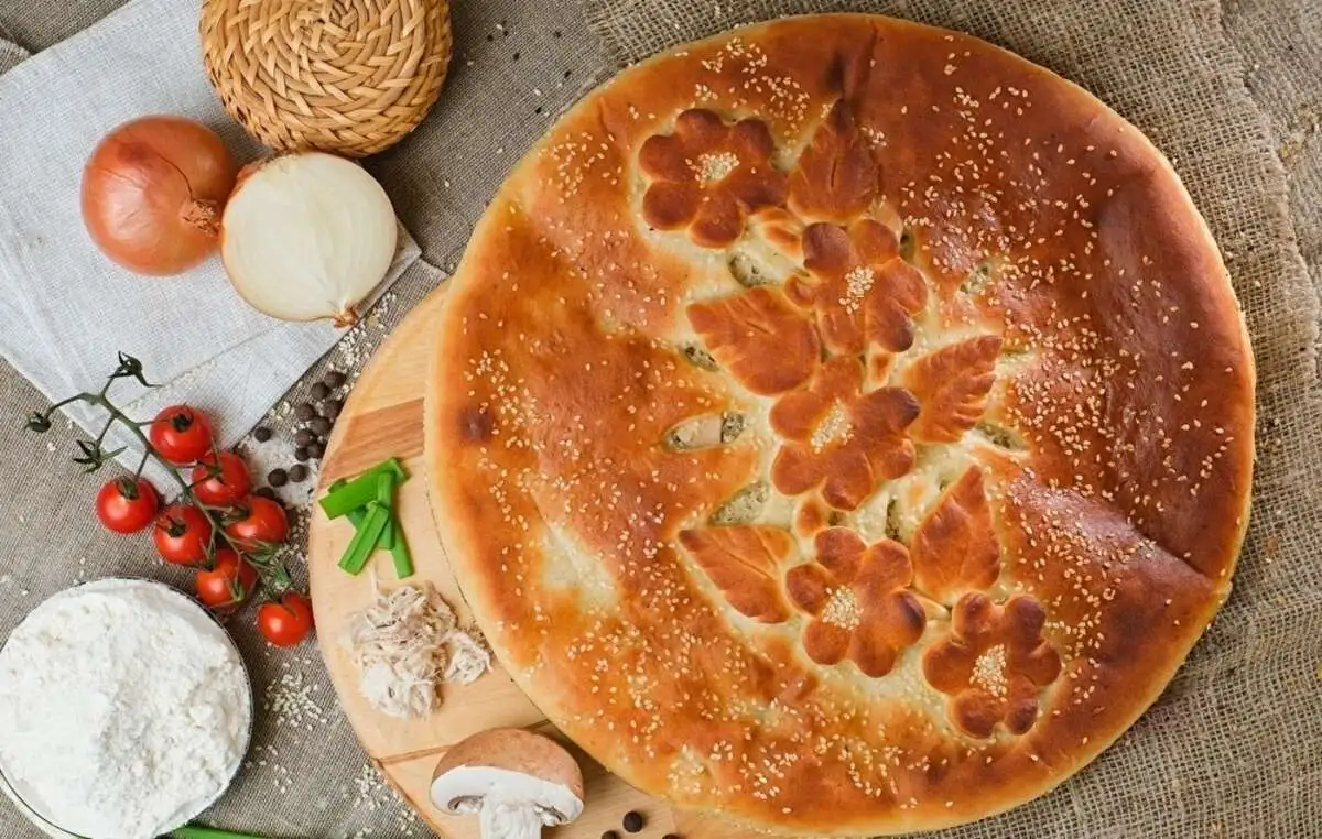 Пирог с куриной грудкой и шампиньонами 750г.