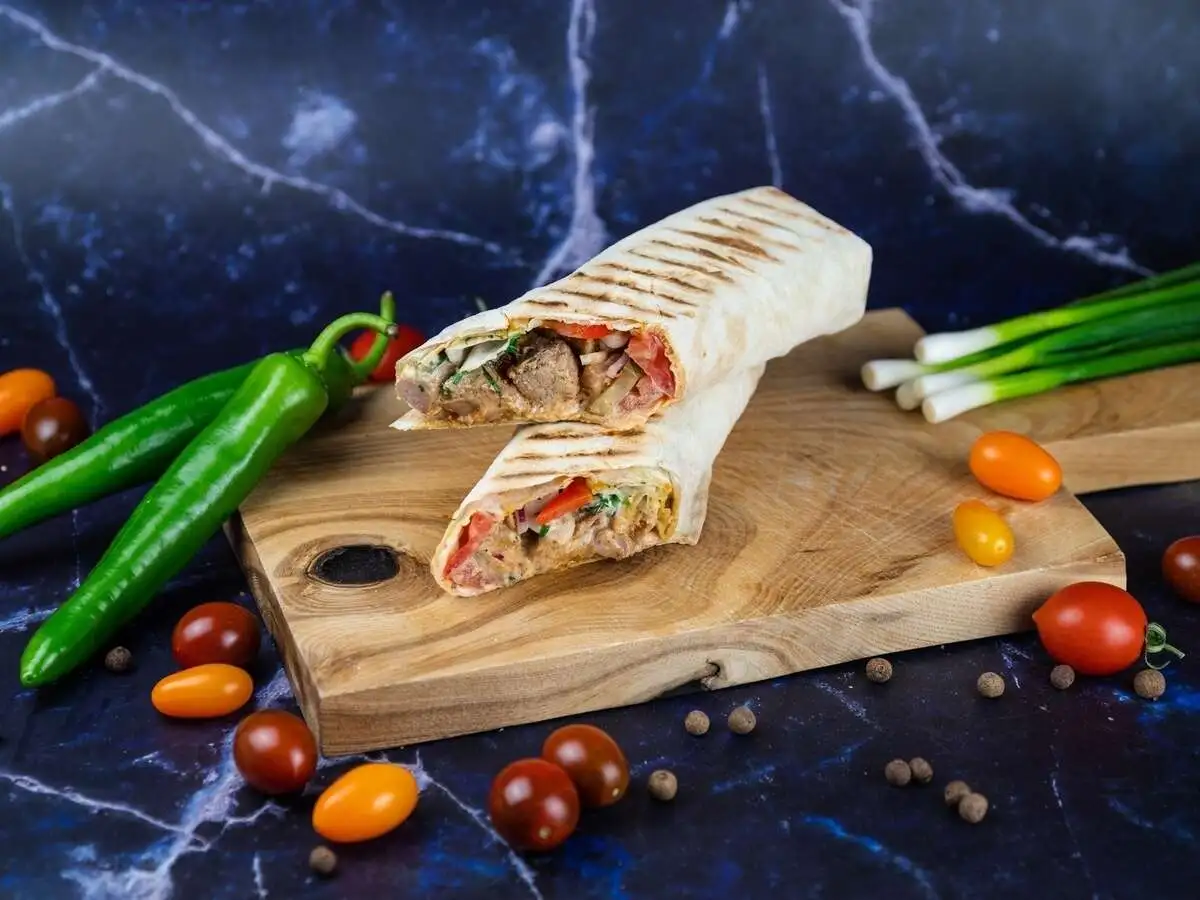 Шаурма по-армянски в лаваше куриная