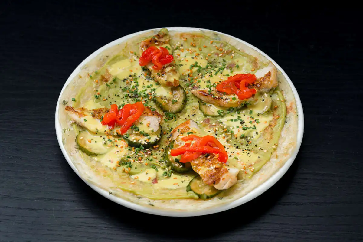 Лепешка роти с цыпленком карри