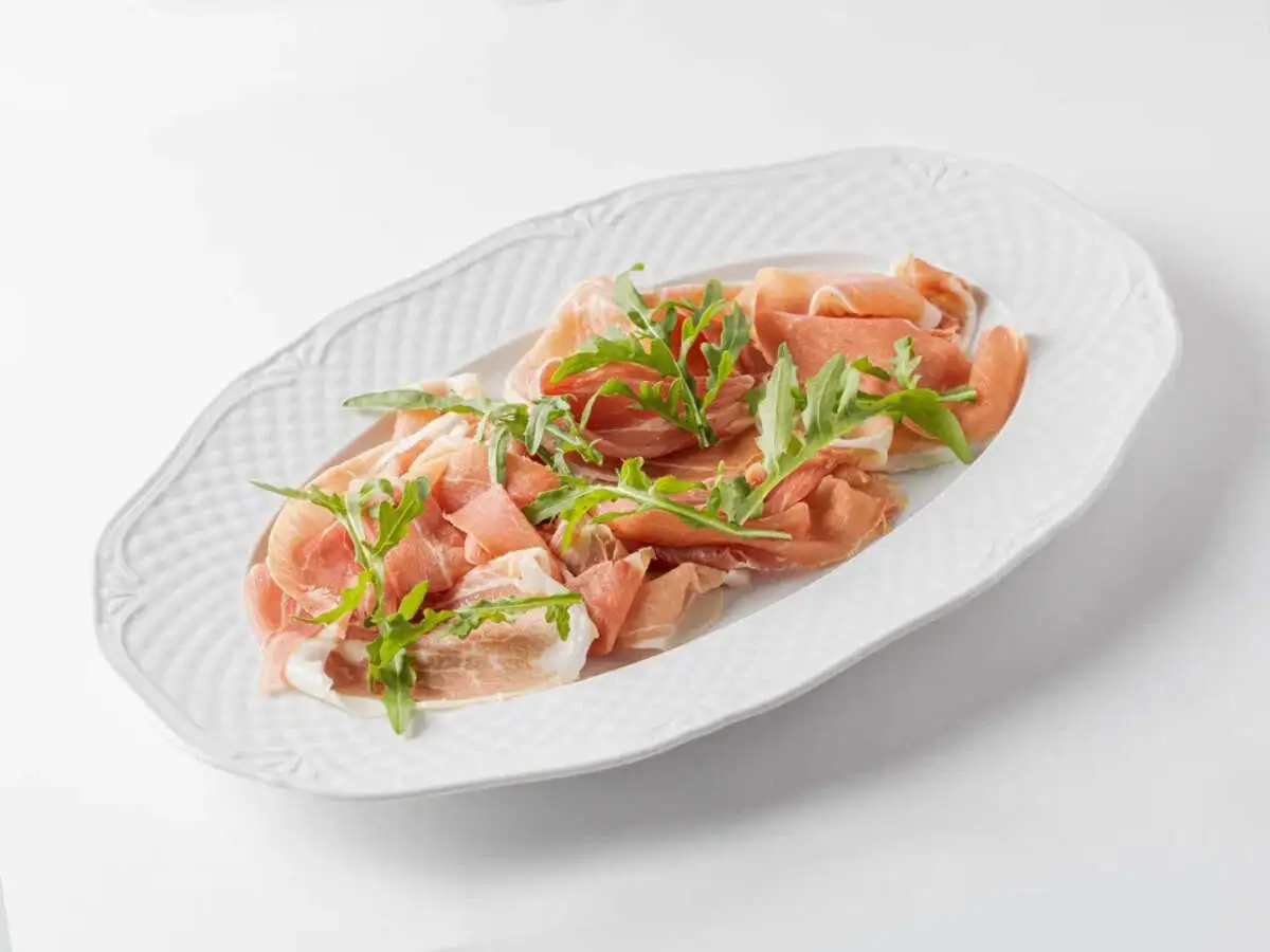 Пармская ветчина с руколой