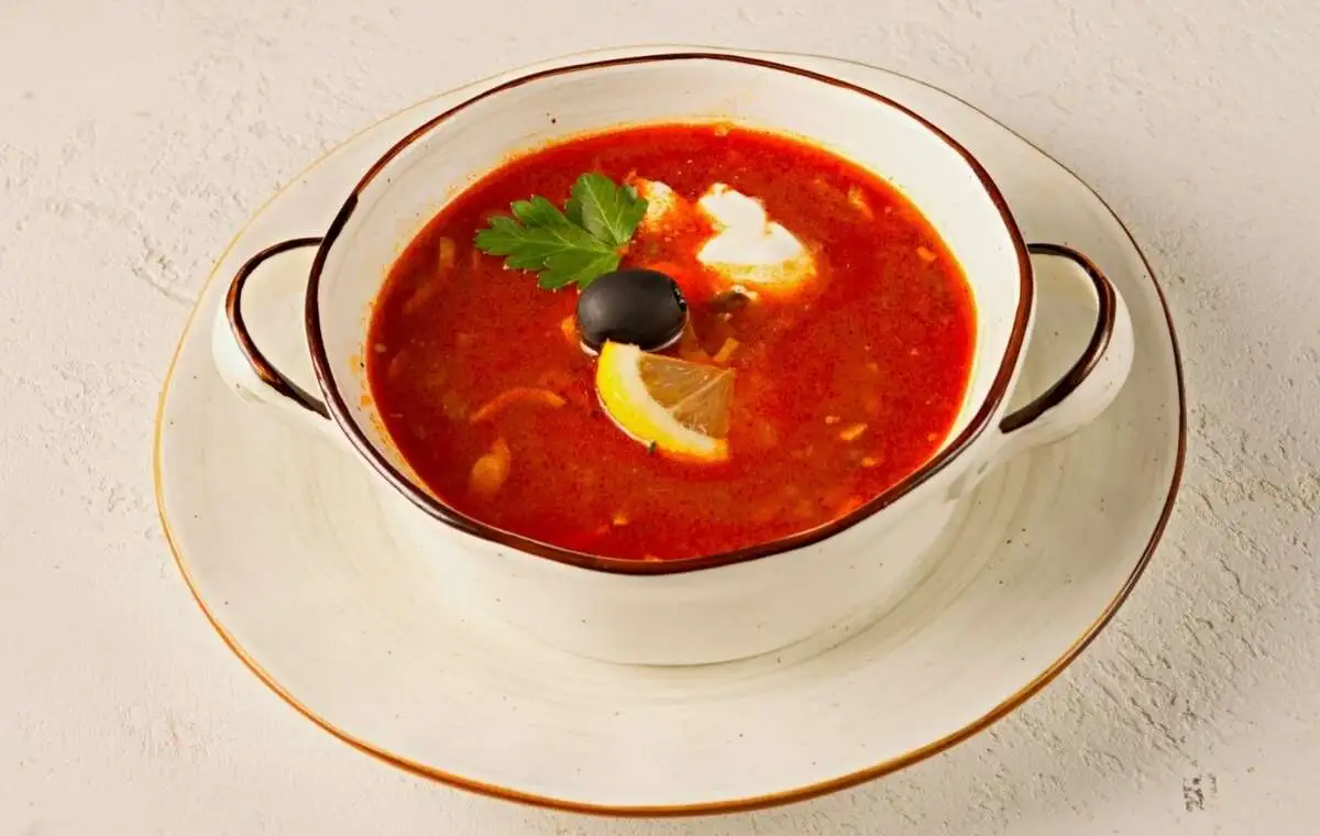 Солянка сборная мясная 