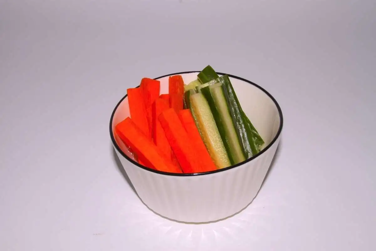 Палочки моркови и огурца (140 гр)