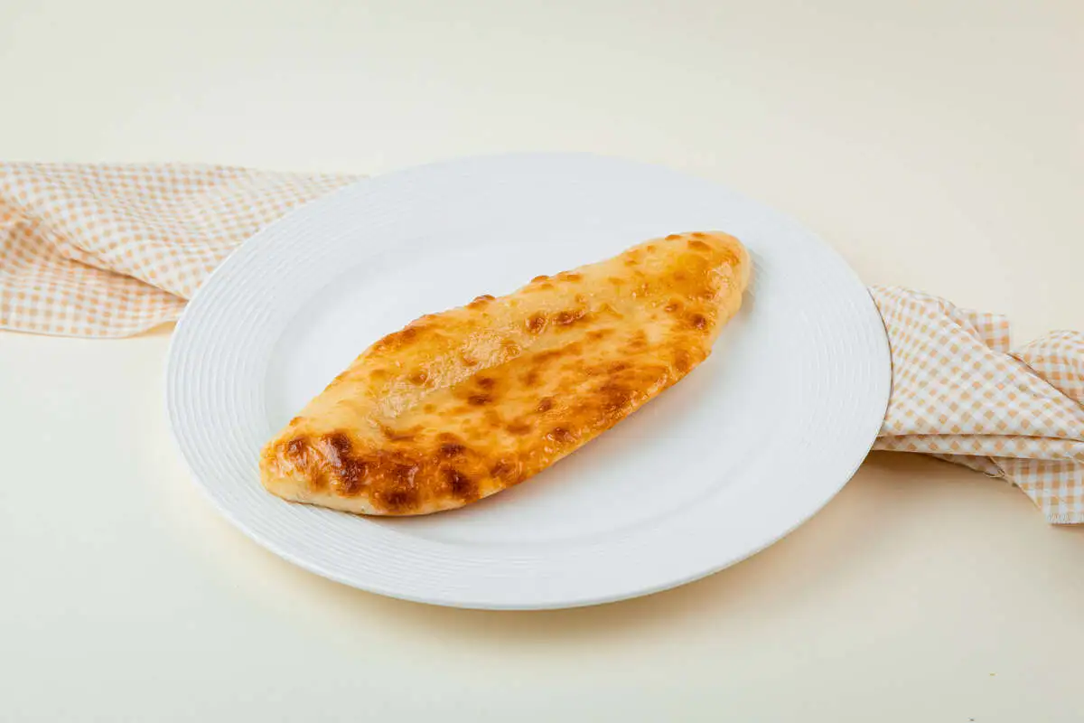 Пирожок с сыром