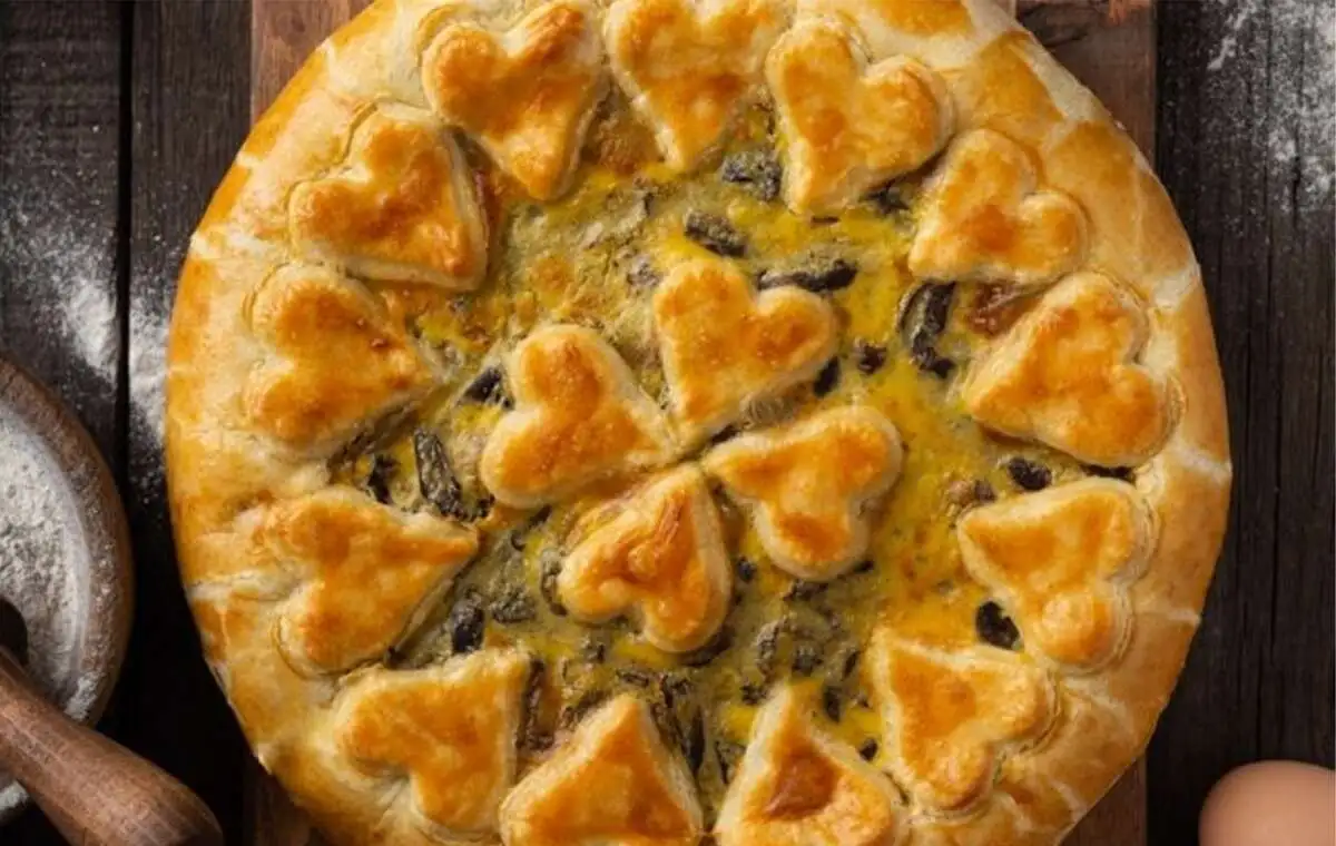 Пирог с копченой курицей, жареным картофелем и моцареллой