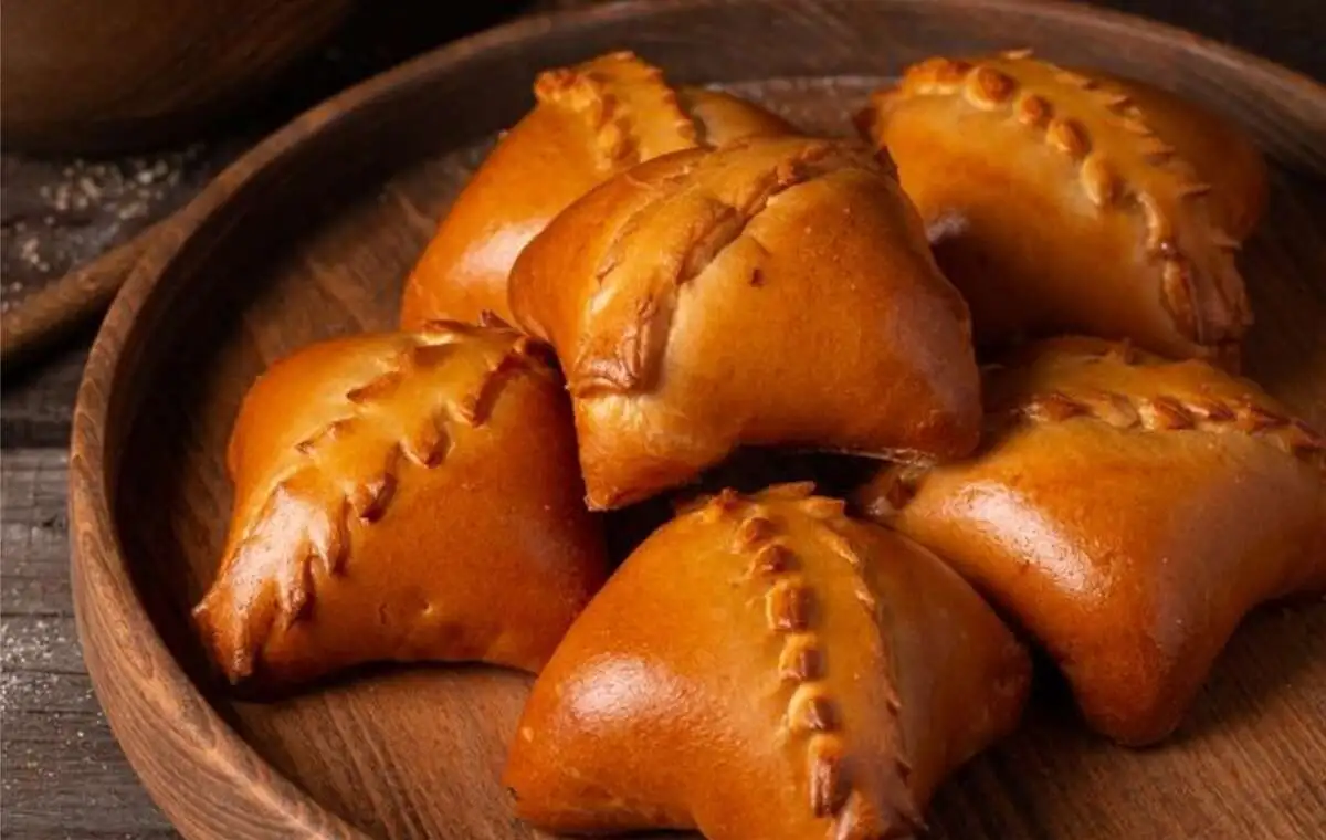 Пирожок с картофелем и грибами