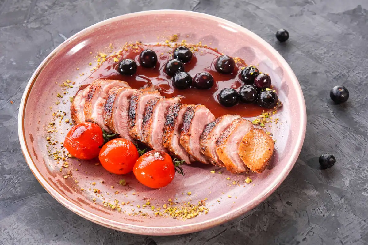 Magret de canard sauce aux airelles