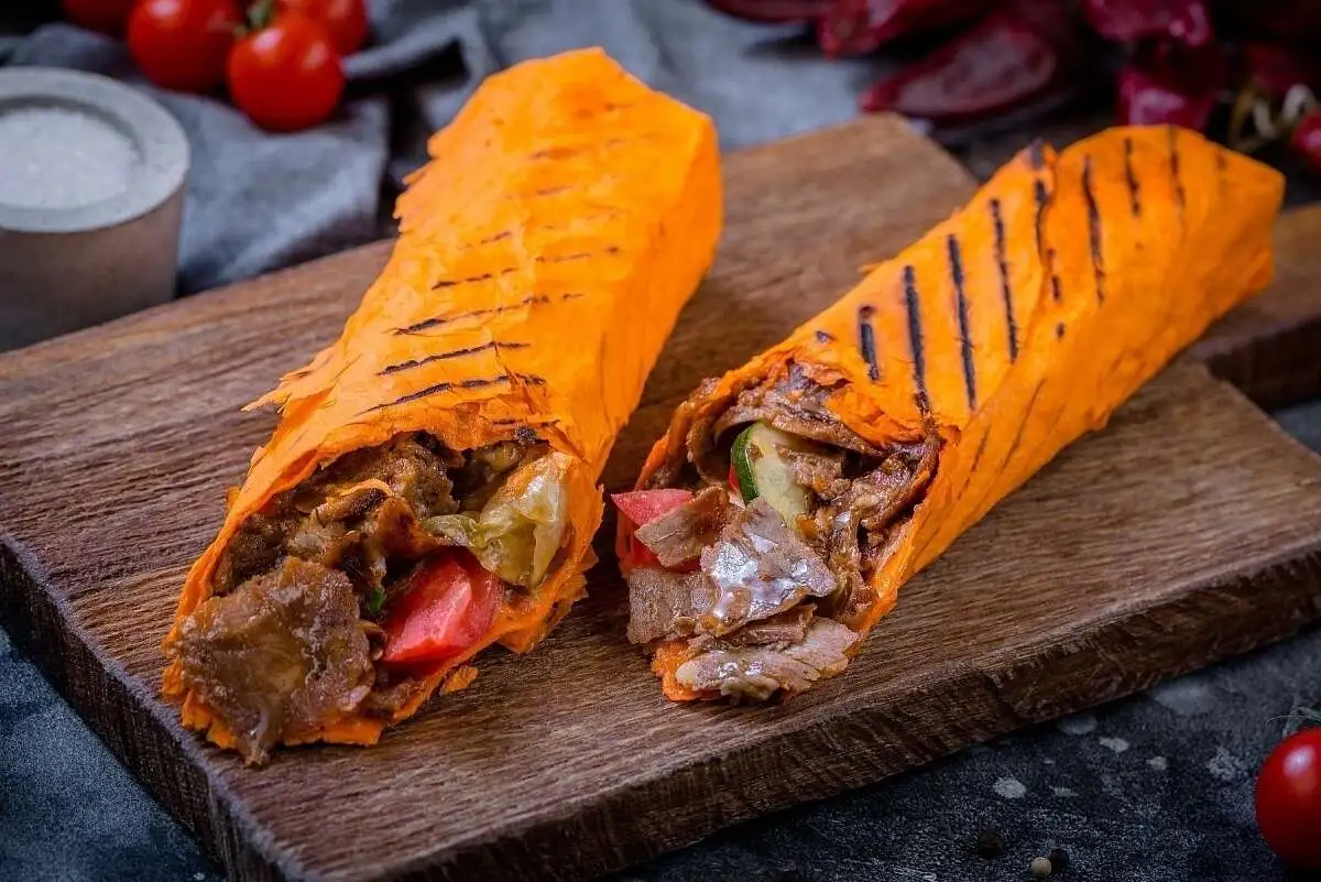 Шаурма из ягнёнка в сырном лаваше