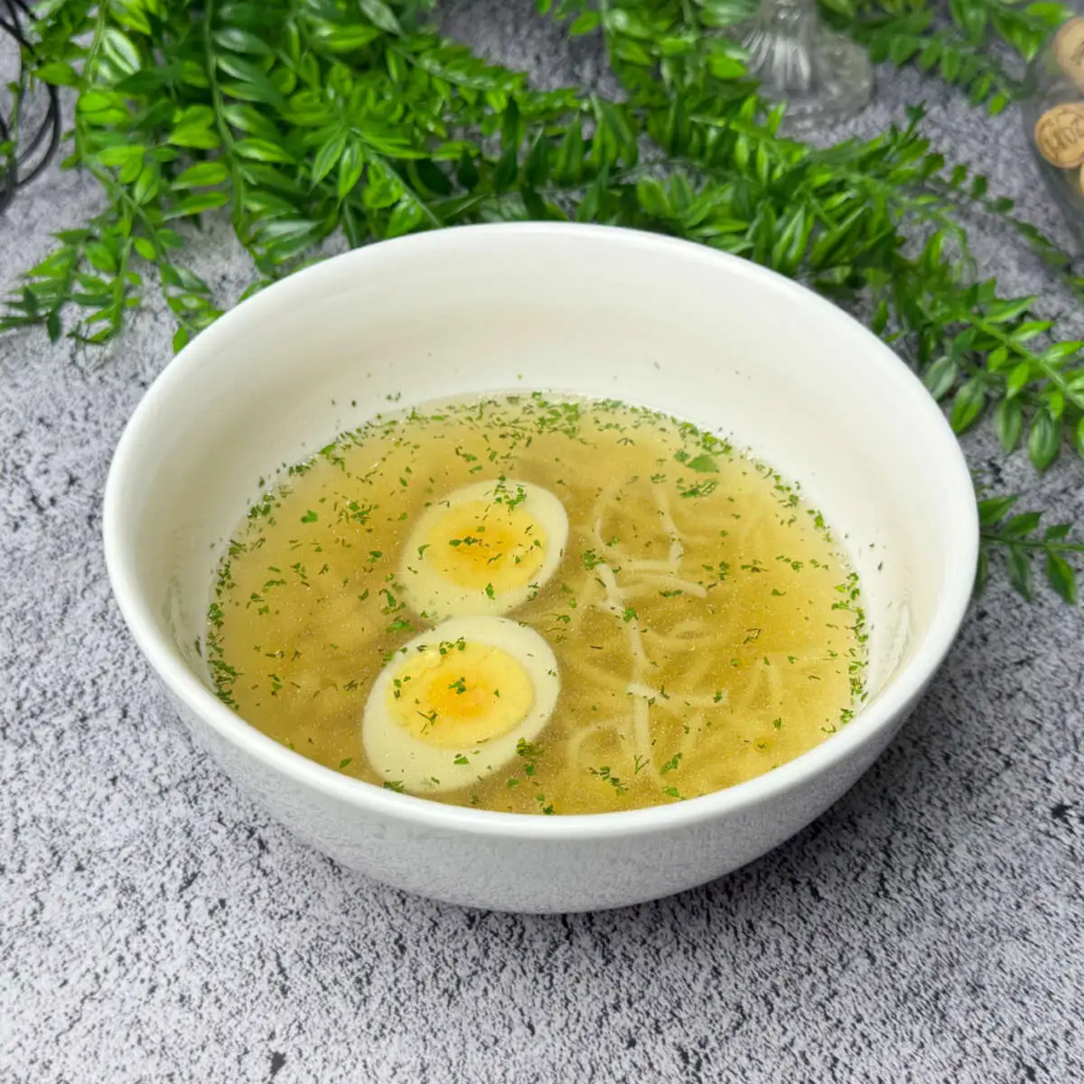 Куриный бульон с лапшой