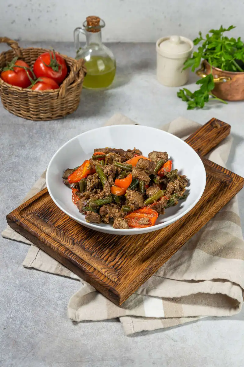 Печень куриная с овощами