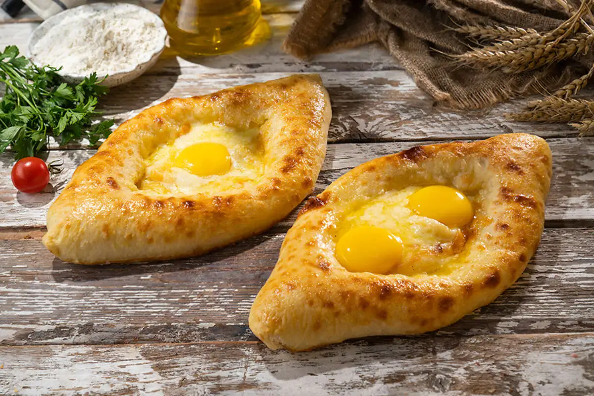 Хачапури с 2 яйцами