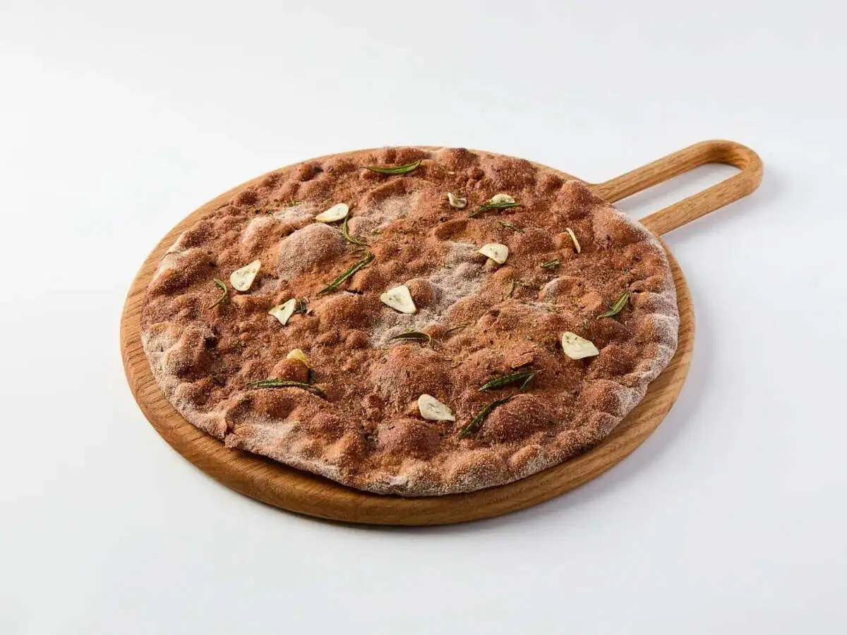 Ржаная Фокачча с розмарином и чесноком