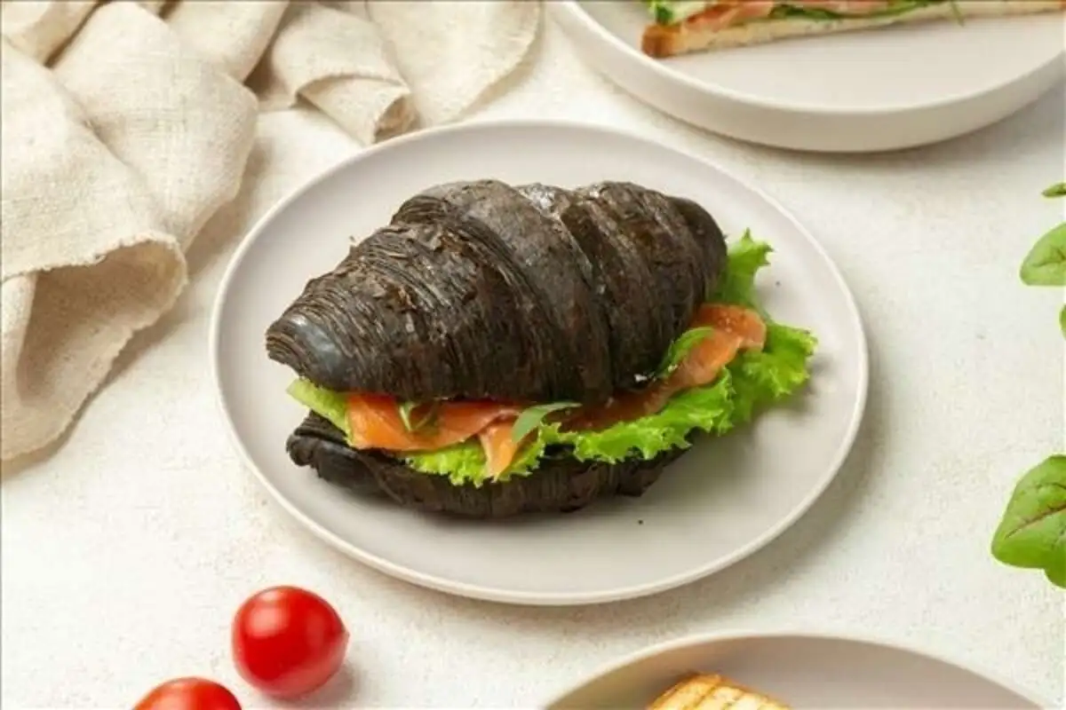 Сендвич ЧЕРНЫЙ круассан*
