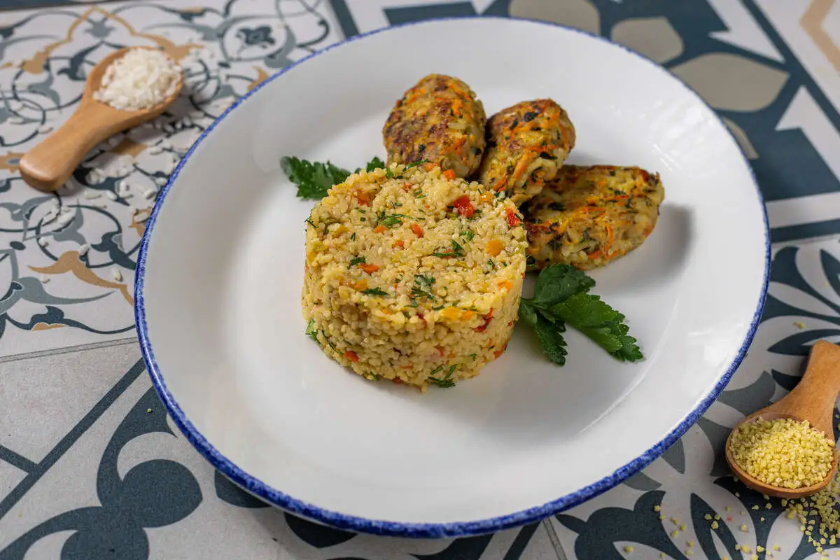 Домашние крокеты из куриного фарша с кус-кусом и овощами