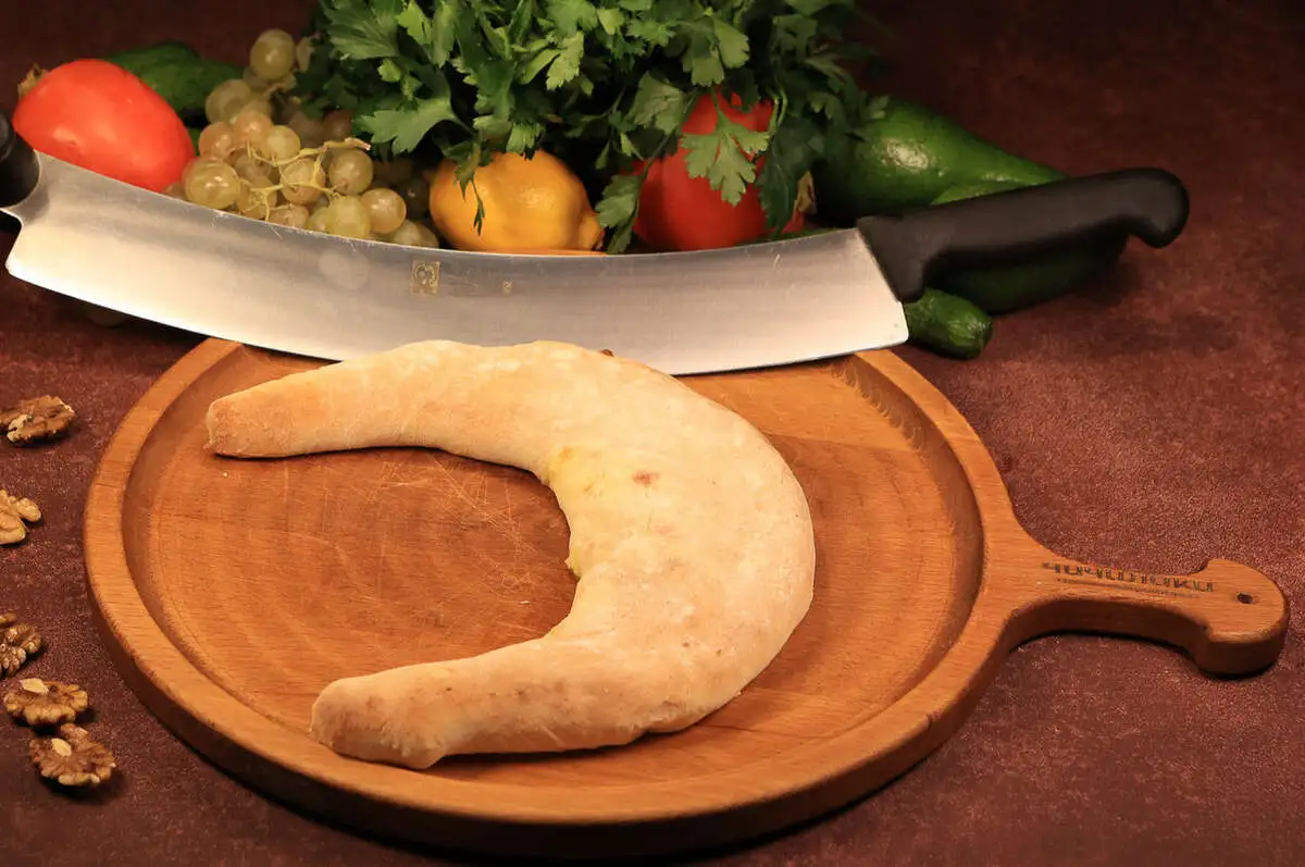 Гурийский хачапури с яйцом