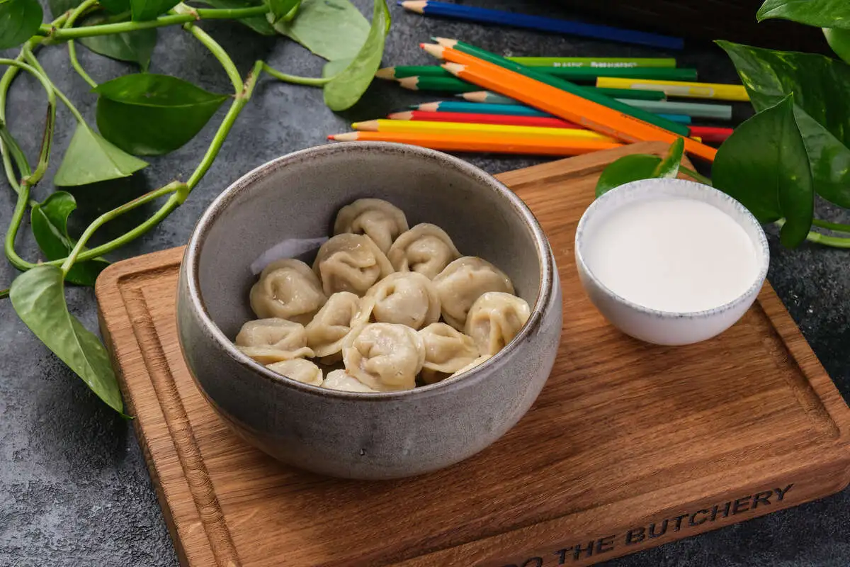 Пельмени мясные со сметаной 