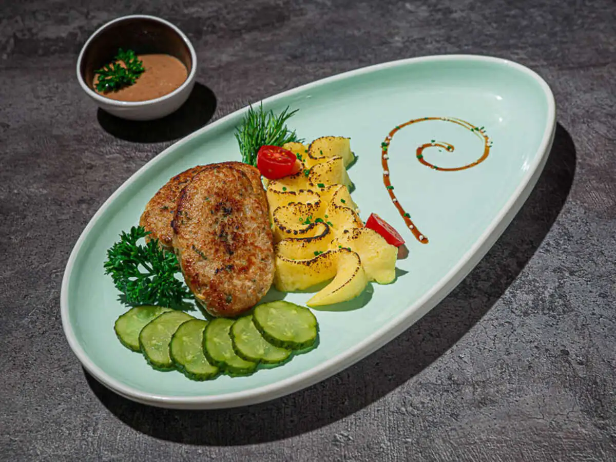 КОТЛЕТЫ КУРИНЫЕ С КАРТОФЕЛЬНЫМ ПЮРЕ