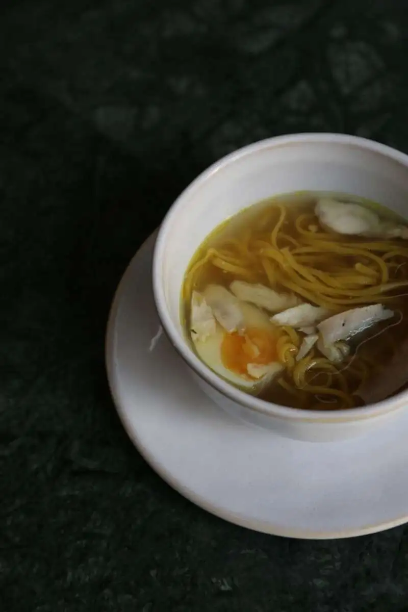 Куриный с пастой тальолини и яйцом