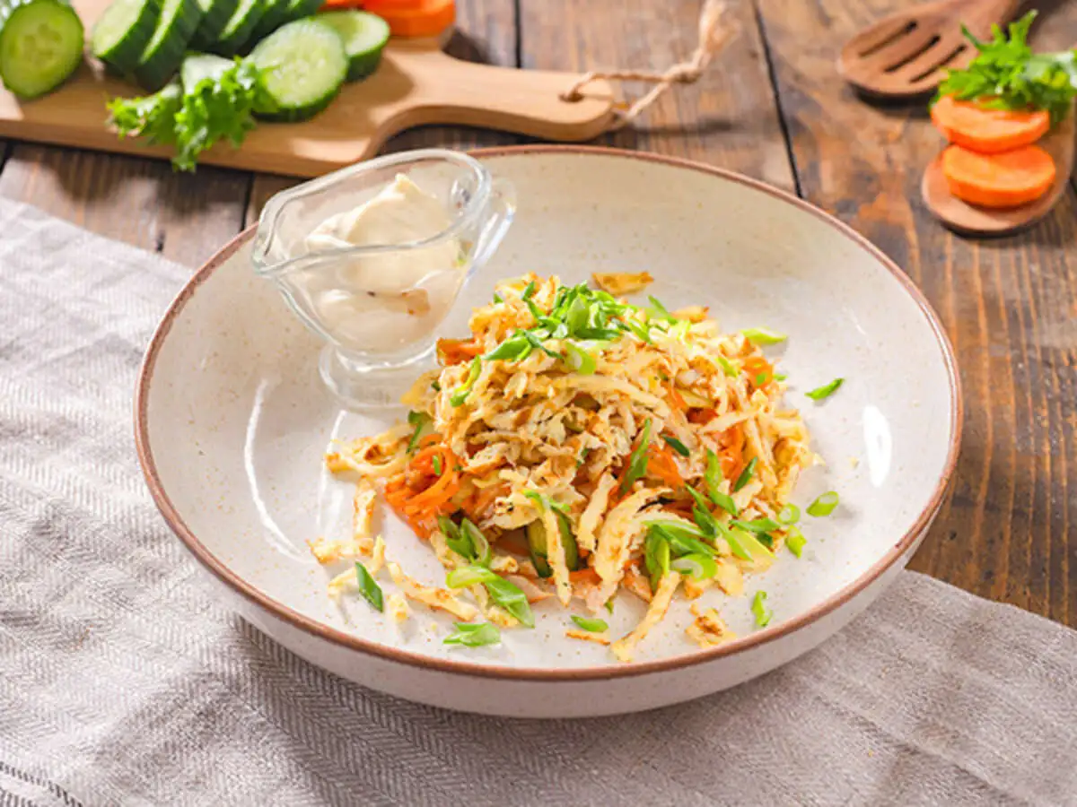 Салат с копченой курицей