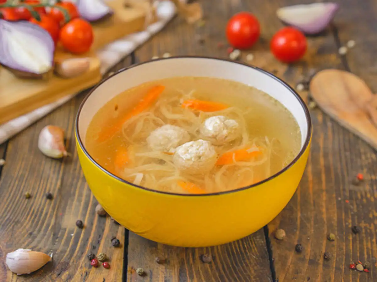 Куриный бульон с фрикадельками (бизнес-ланч)