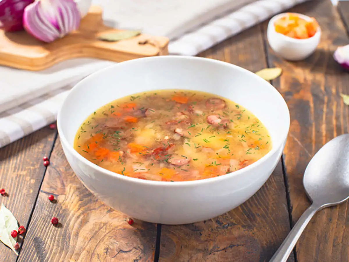 Гороховый суп с охотничьими колбасками  (бизнес-ланч)