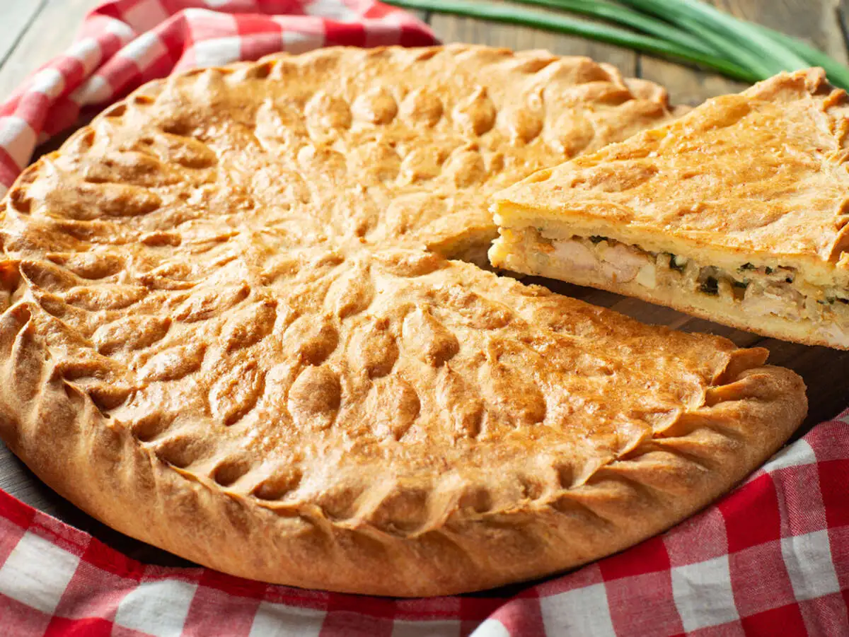 Семейный пирог с курицей и шампиньонами