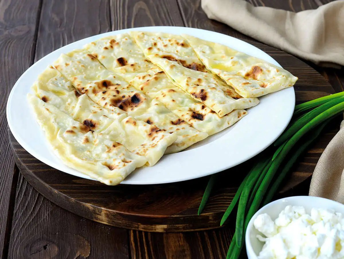 Чуду с творогом и зеленым луком