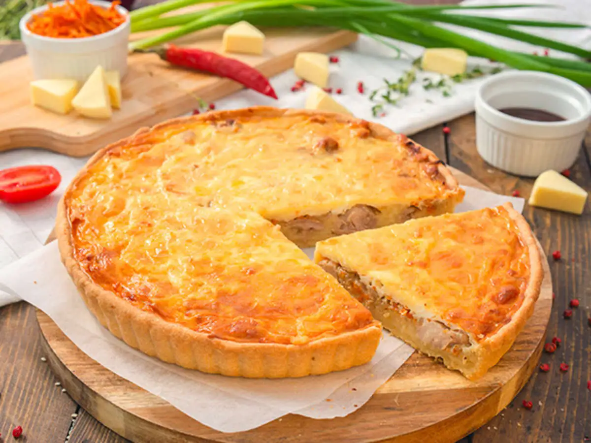 Киш с курицей, моцареллой и картофелем