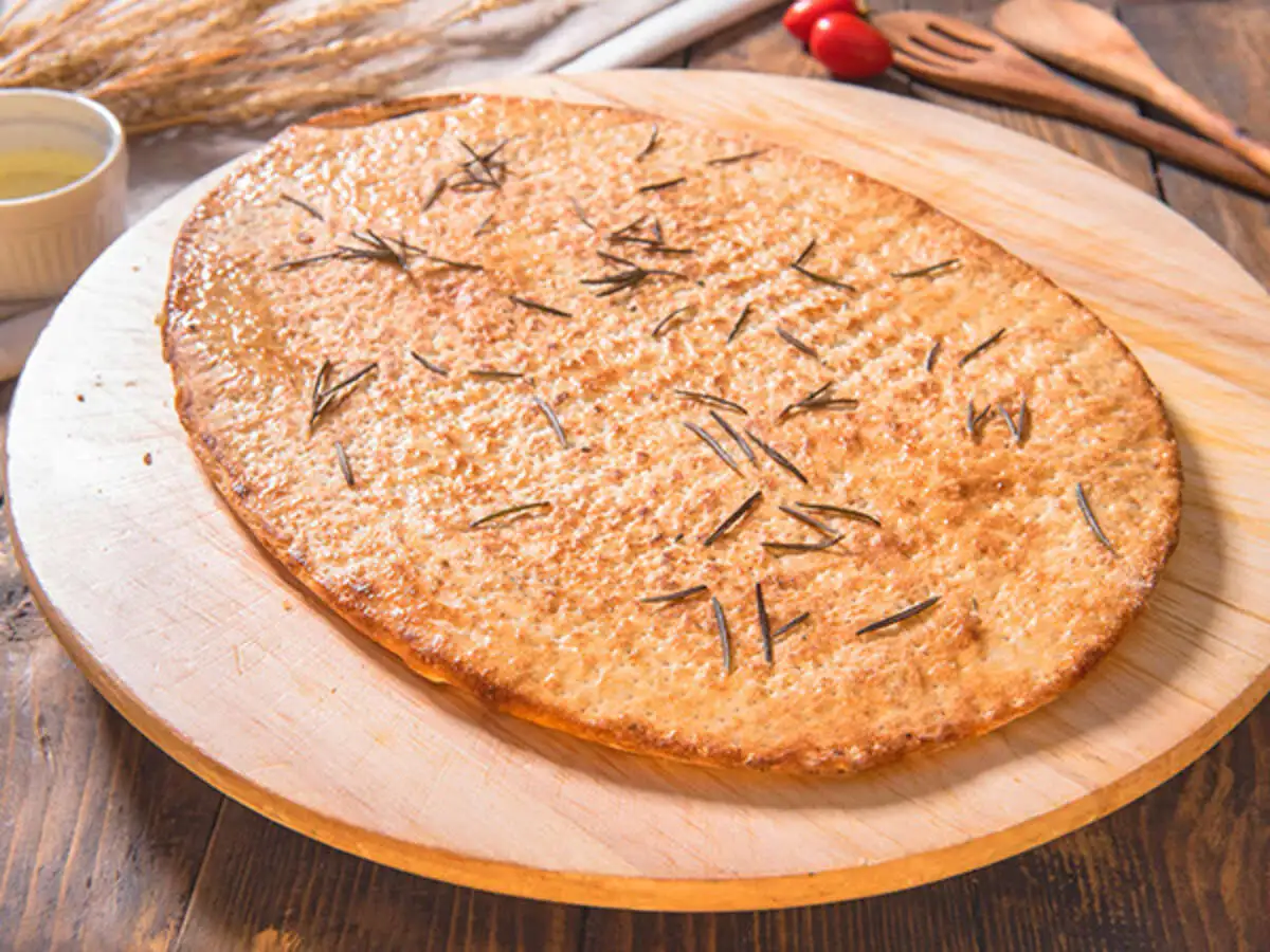 Фокачча с чесночным маслом и розмарином