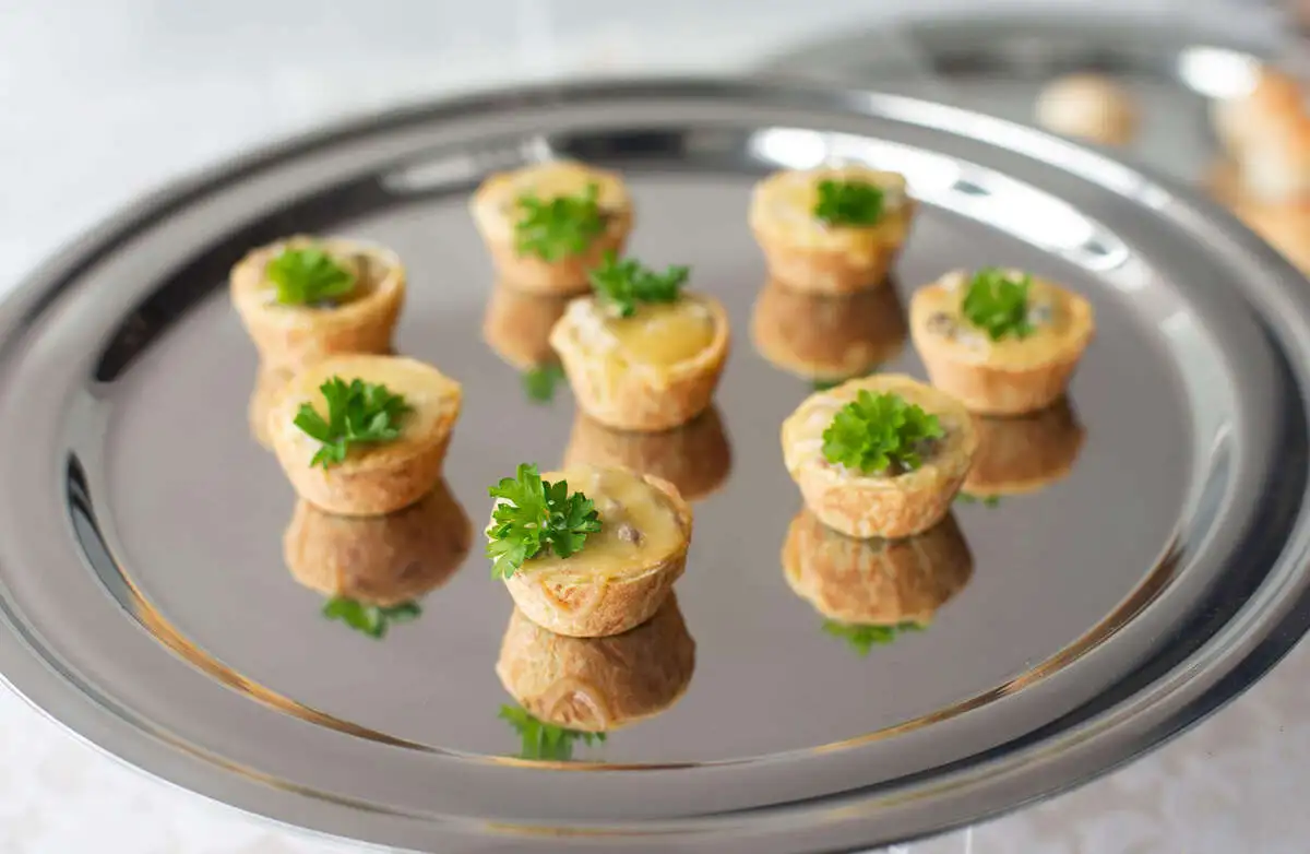 Тарталетка картофельная с жюльеном из курицы 1 шт.