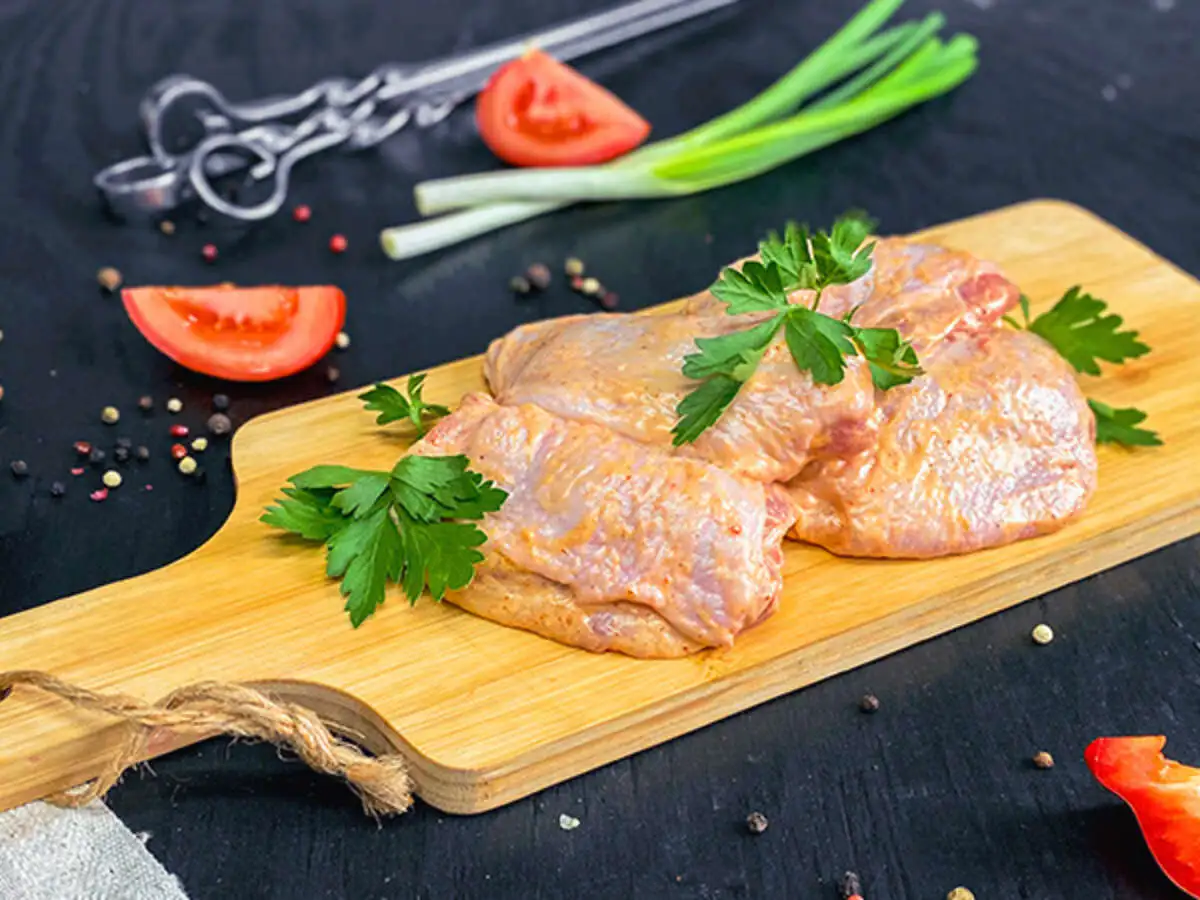 Шашлык из куриных  бедрышек 500 гр
