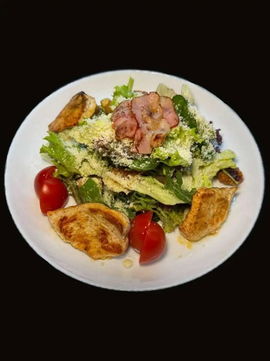 ЦЕЗАРЬ С КУРИЦЕЙ