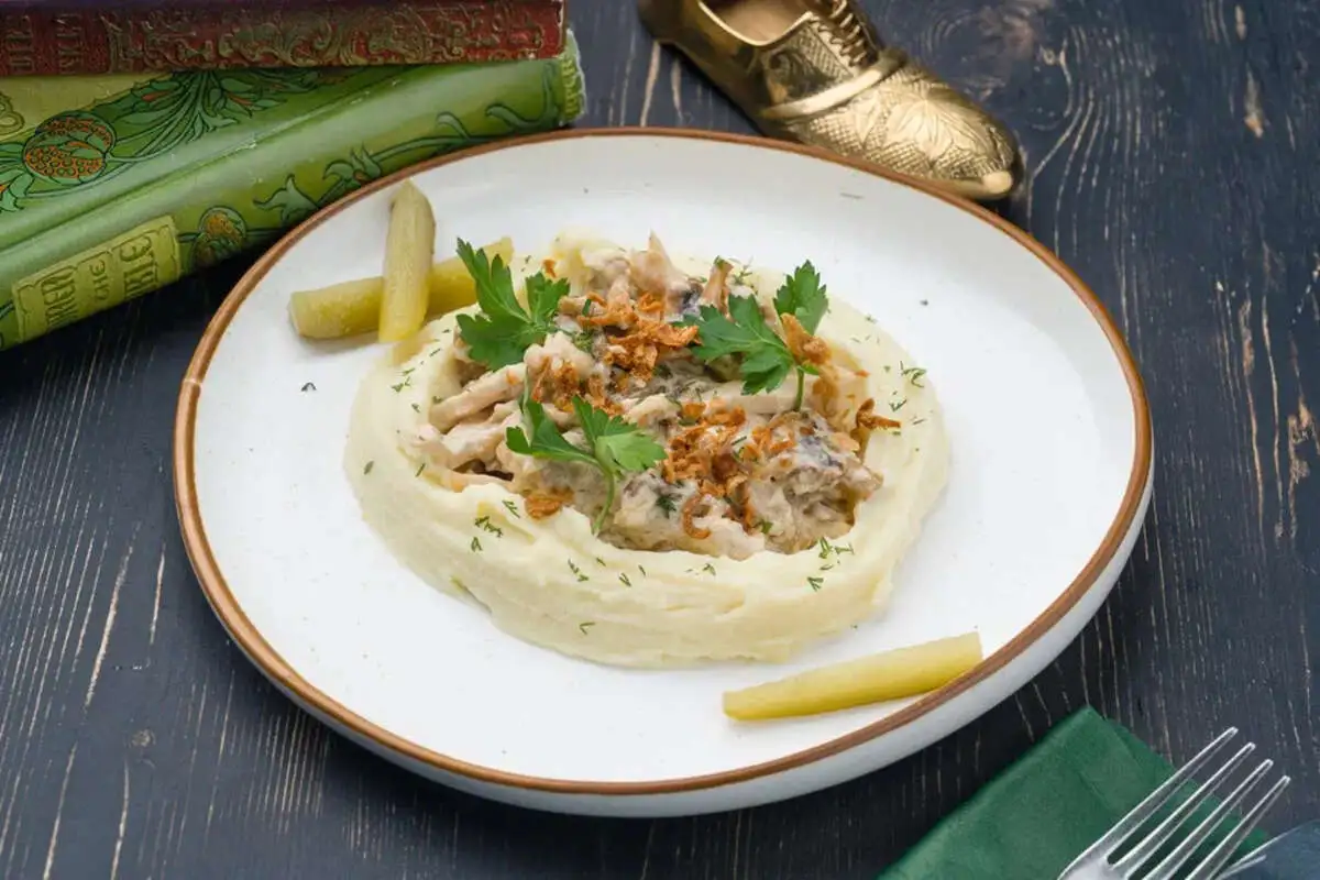 Строгонов из курицы с пюре - ланч