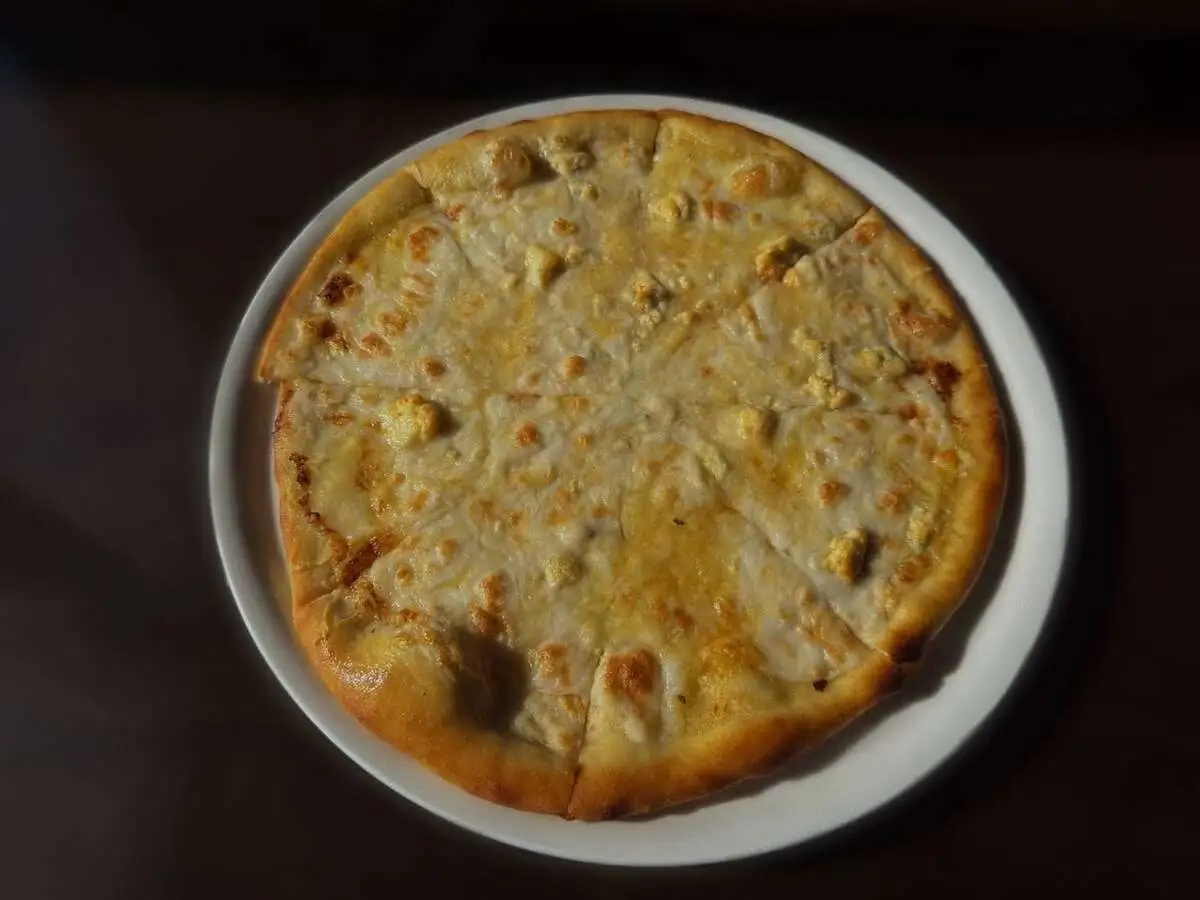 Пицца «4 сыра»/Pizza "4 cheeses"