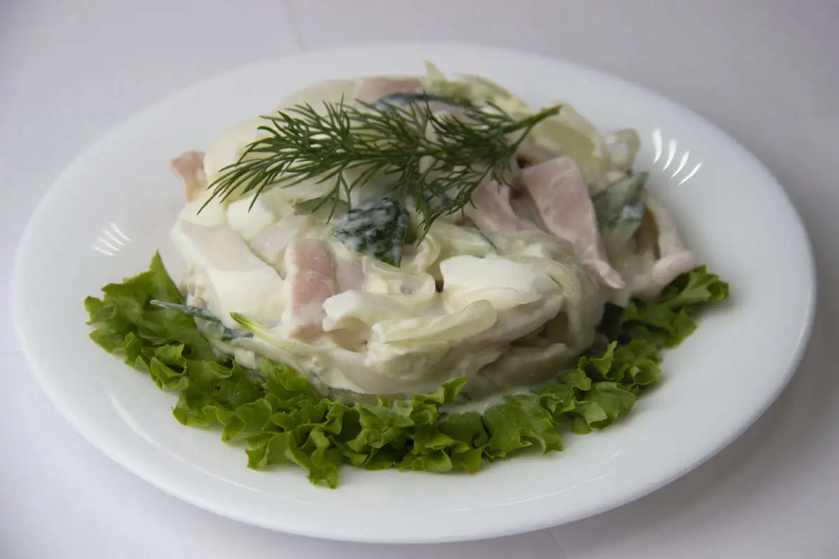 Салат кальмаровый