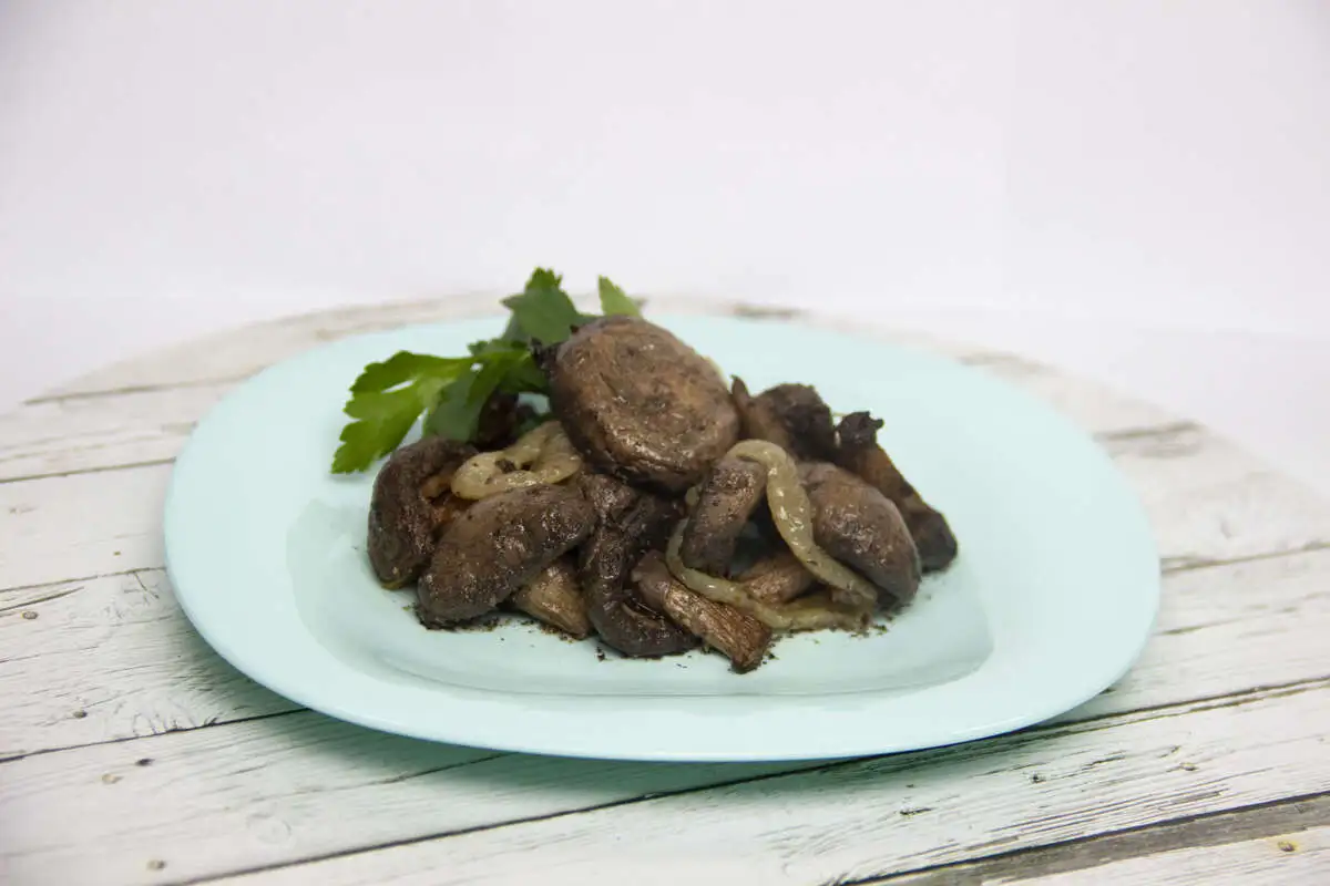 Грибы жареные с луком