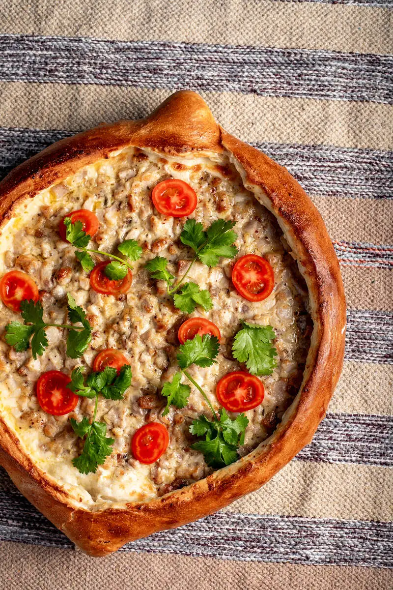 Мега хачапури с шашлыком