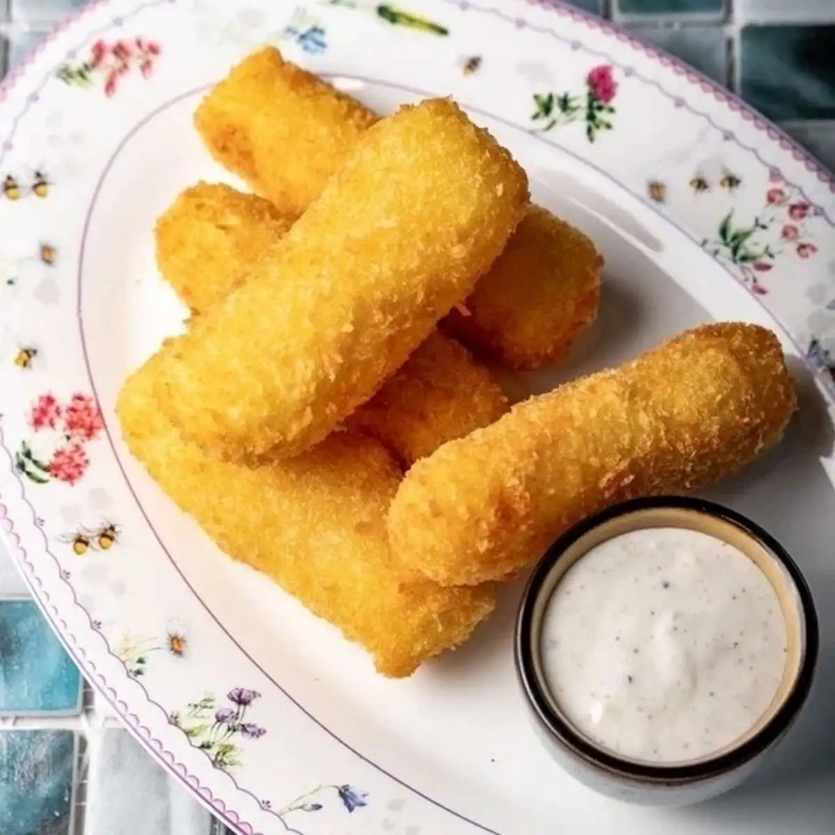 Жареный сулугуни с соусом мацони
