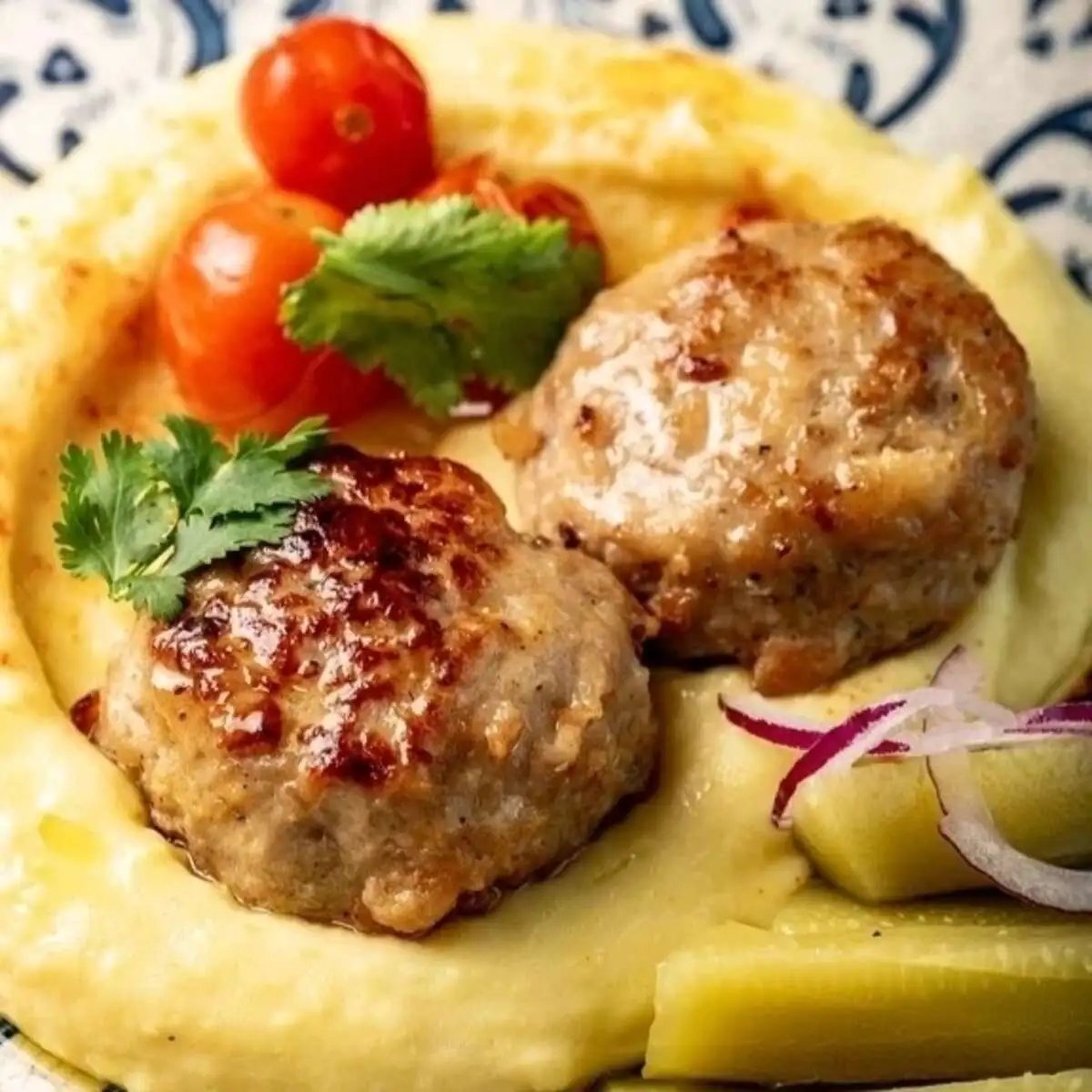Котлеты куриные с картофельным пюре 