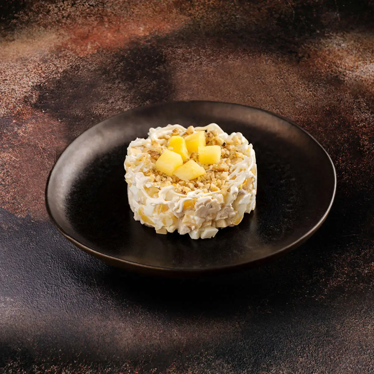 Салат с курицей и ананасами
