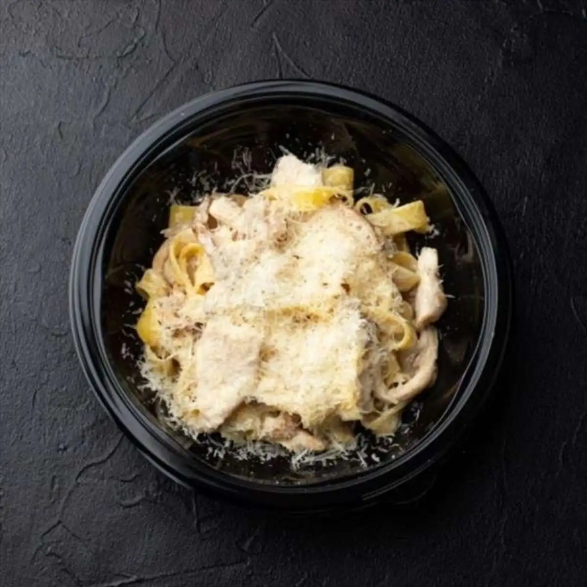 Паста с цыпленком и вешенками 