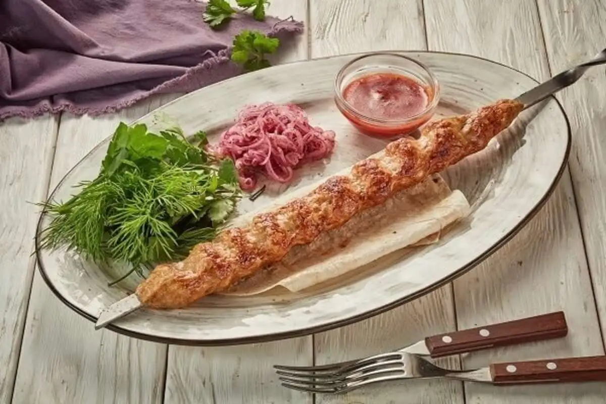 Люля кебаб из мяса цыпленка 