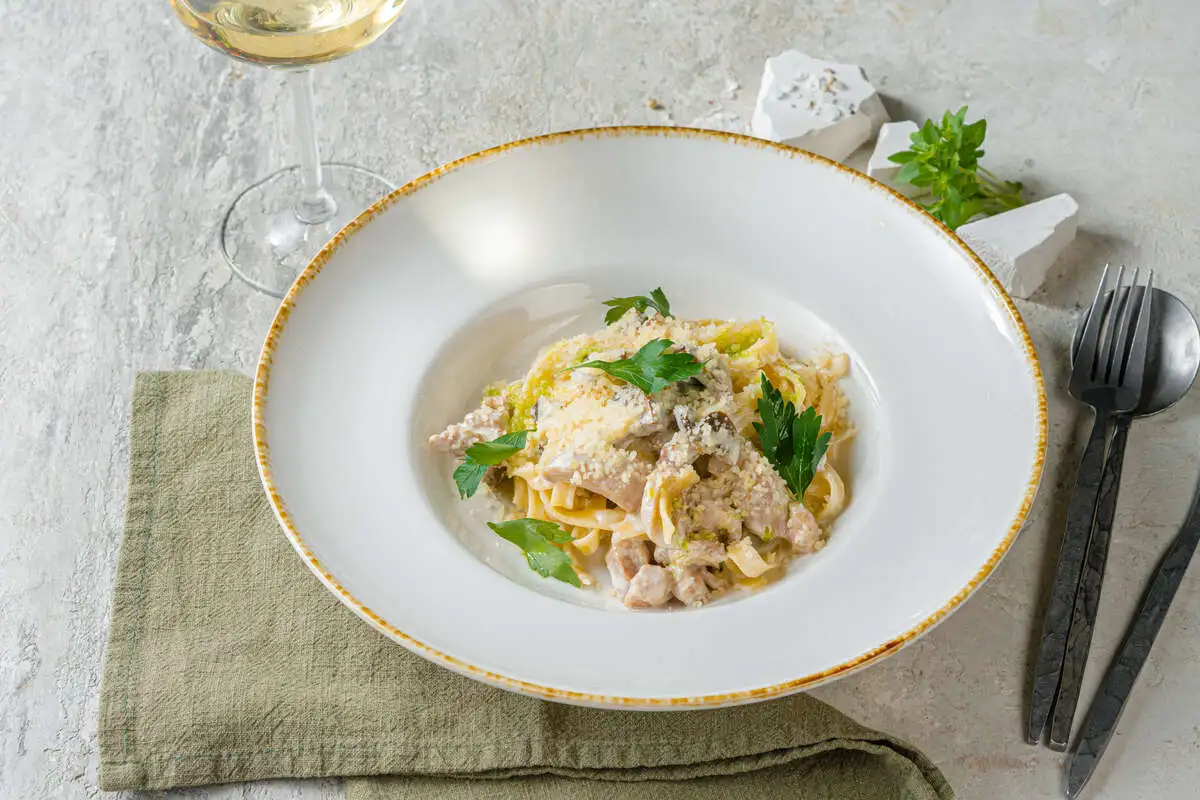 Тальятелле с курицей и грибами