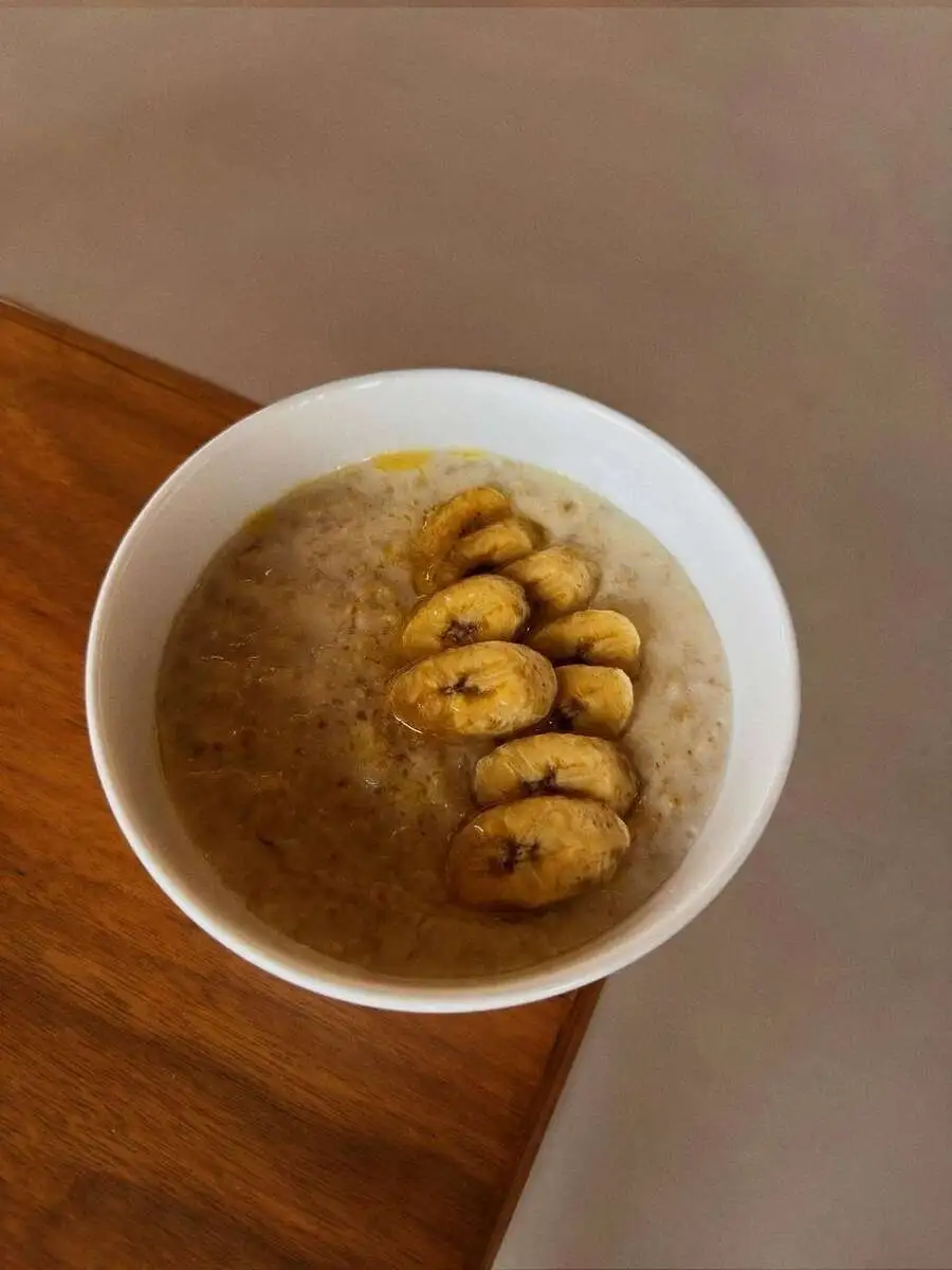 Каша овсяная с бананом и медом/Oatmeal porridge with banana and honey