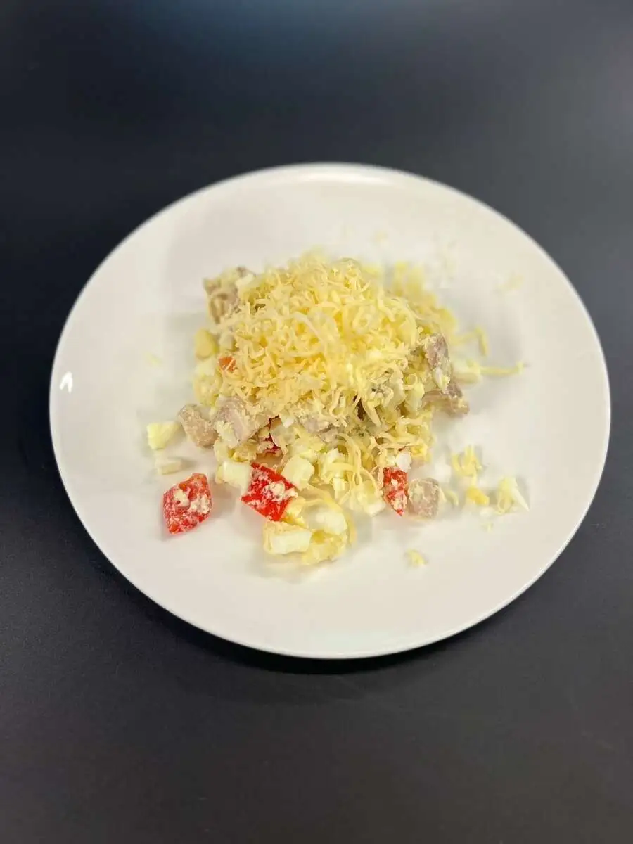 БЛ Салат с индейкой и ананасами